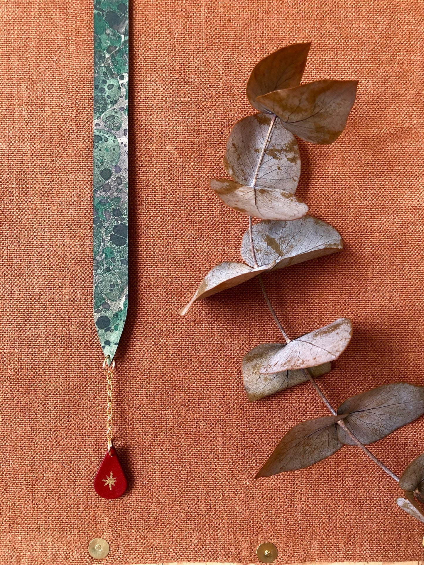 Bannières et étendards : l'Écu de la Chevalière