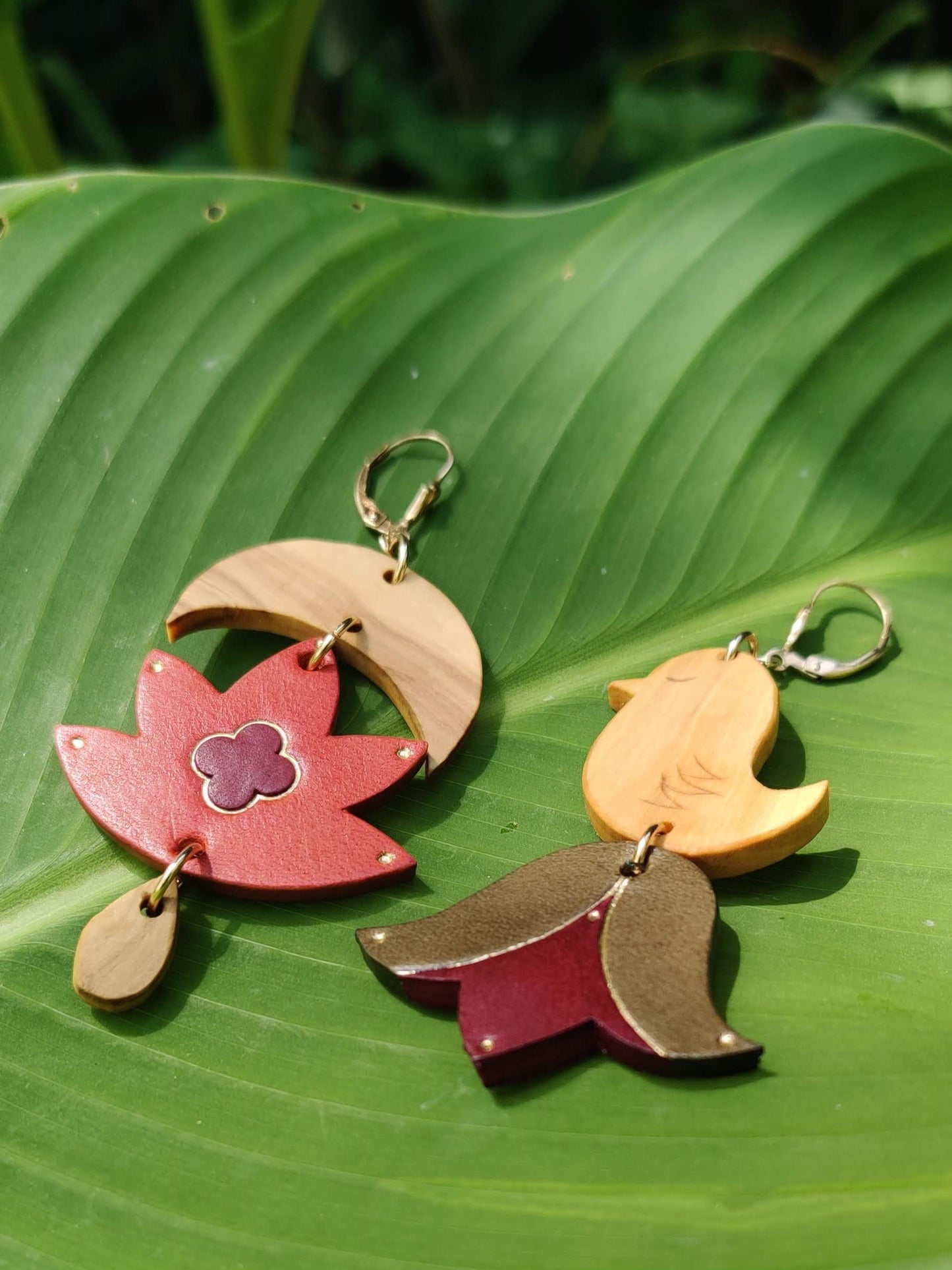 Oiseau et fleurs - Boucles d'oreilles dépareillée