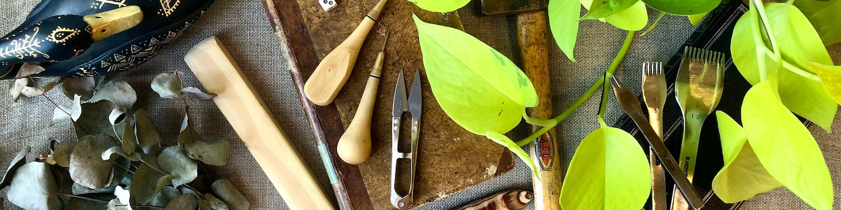 Beaux outils cuir savoir faire sellerie maroquinerie